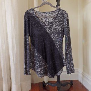 Go Couture v neck color block marled pattern top size M